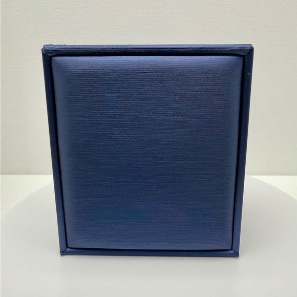 Elegant Navy Blue & Black Necklace/Pendant Gift Box - Picture 2 of 4